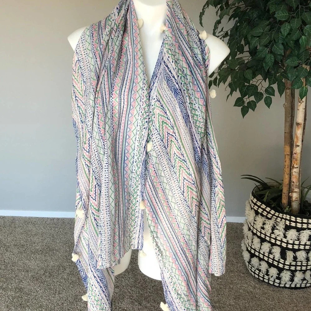 Gap Geometric Print Tassel Scarf